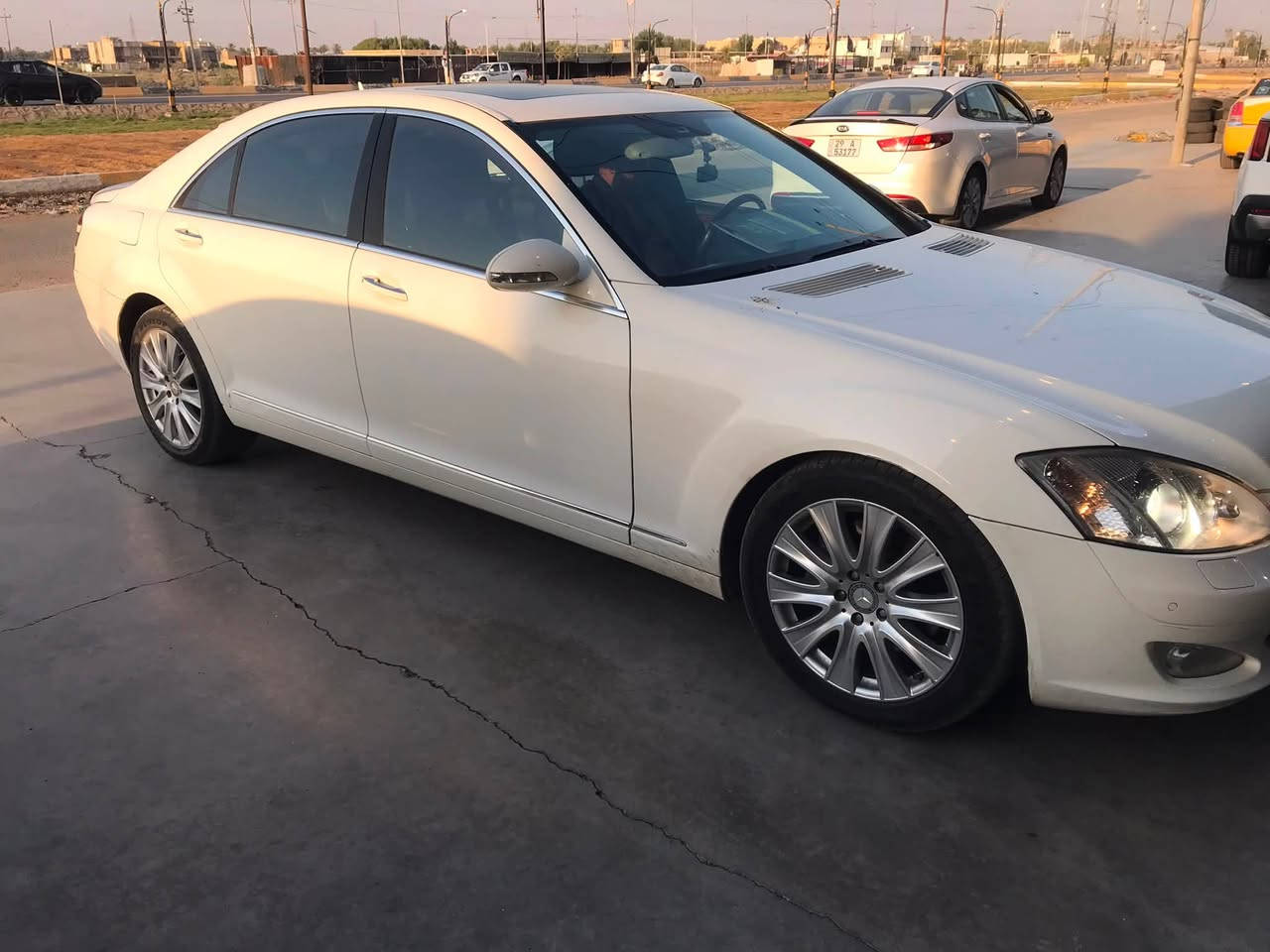 لعشاق الفخامة والجديد مرسيدس رئاسي فووول مواصفات مرسيدس S550 وارد الماني  موديل 2006جديد  
باب طويل لارج
ابواب شفط 
5 بردات
ويل كب عين الشمس
حساسات امامي خلفي 
نظام صوت هارمن كاردن
فتحة سقف
داخل جلد 
كشنات تدفئة وتبريد ومساج وخزن VIP
بردة خلفية كهرباء
مرس قلابة وشفط

صندوك شفط
مكينه 8 سلندر
مكان السياره واسط الكوت للاستفسار 
***********

