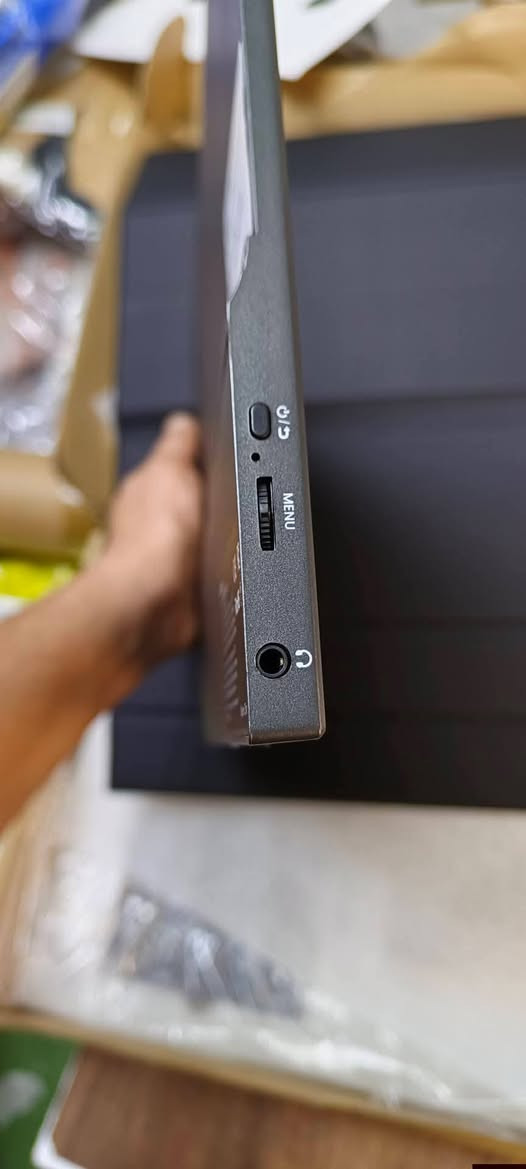 شاشة محمولة بحجم 15.6 بوصة 
من ماركة NSEOVS.
مواصفات أساسيةالنوع: 
شاشة محمولة (Portable Monitor)
الحجم: 15.6 بوصةالماركة: NSEOVS
طريقة التشغيل: تعمل عادةً عبر توصيلها بمنفذ Type-C أو USB مع الأجهزة المتوافقة.
السعر 90 الف 
التواصل ***********
