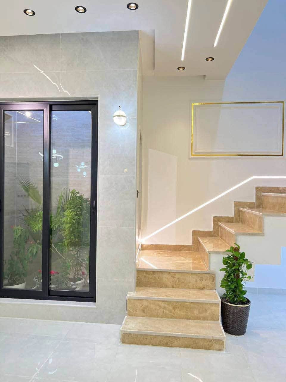 🏠 عرض مميز للبيع – دار سكنية جاهزة

📍 الموقع: الحلة – شارع 80 – بداية مدخل الطهمازية، خلف حلويات قصر الشام

📐 مساحة الدار: 145 م²
🏗️ بناء حديث – طابقين
📜 جنس الأرض: طابو صرف زراعي

✨ تفاصيل الدار:
• غرفتان نوم
• صالة
• مطبخ
• استقبال
• مجمع صحيات داخلي وخارجي
• تصميم عملي مناسب للسكن العائلي

💰 السعر:135 مليون

📞 للاستفسار والتواصل: علي صفاء للعقار
***********
