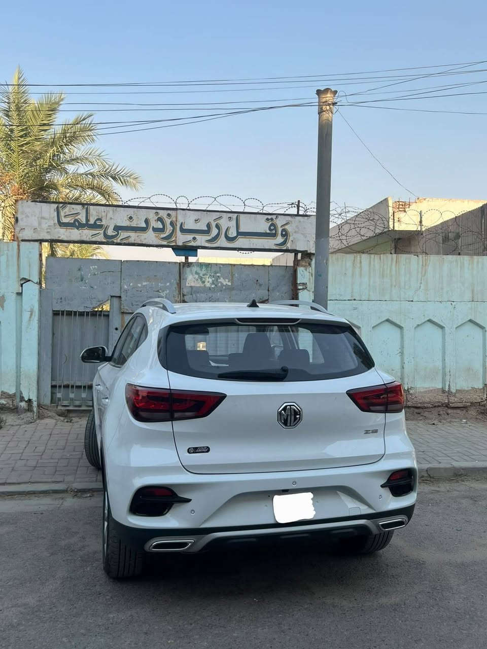 السلام عليكم سياره ام جي ZS. موديل 2025.  ماشيه 8 الف 
فول مواصفات عدا الفتحه 
لايت زنون عالي ناصي  
لد نهاري 
اتو هولد 
تحكم ستيرن جهتين 
تبريد قطعيتن
كشنات جلد 
سايد بريك دكمه 
مانع انزلاق 
لد امامي وخلفي 
تبريد شاشه وبيانو 
شاشه كبيره 
شاشه اعطال 
ولاستيكات الشركه موجودة . والسبير مالتها ما نازل .
سياره مكفوله كفاله عامه من الصبغ والبارد   . السعر  19 مليون و 200 وبيها مجال للطيبين مكان السياره بغداد .
***********
***********
