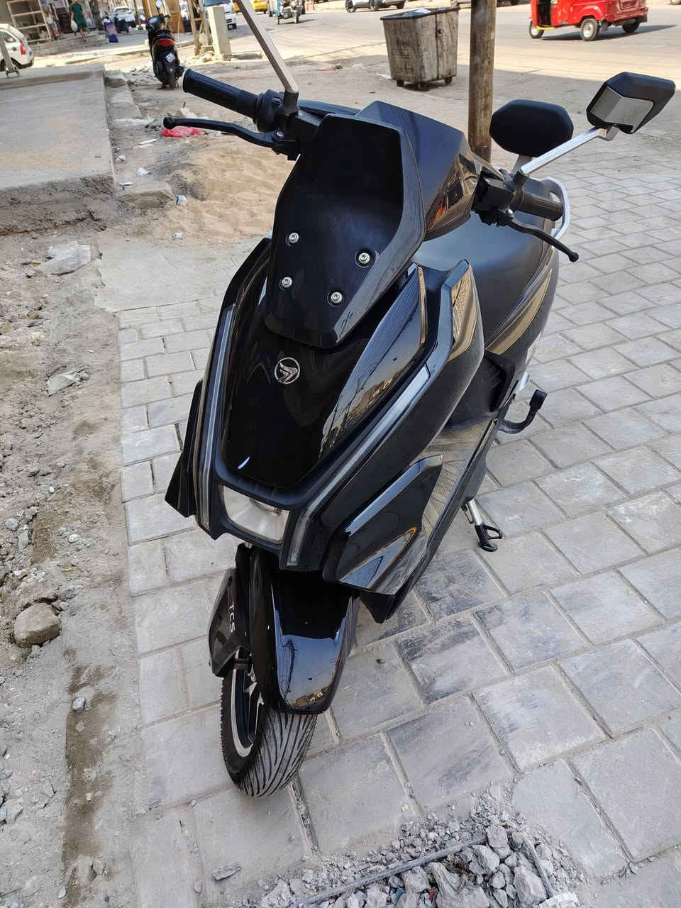 دراجه استيراد موأيد طياره بطاريات ليثيوم سرعه ٨٥ السعر مليون و٣٠٠ وبيه مجال تقطع مسافه ٨٥ كيلو السكن بغداد ***********
