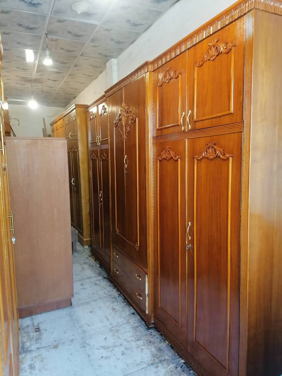 كنتور 6 باب ملحق نقش زان شغل توصيه ثقيل معرض ابو حسن حي السكر مقابل ساحه غاز السكر ت *********** مستعدون لشراء غرف النوم والكناتير المستخدم
