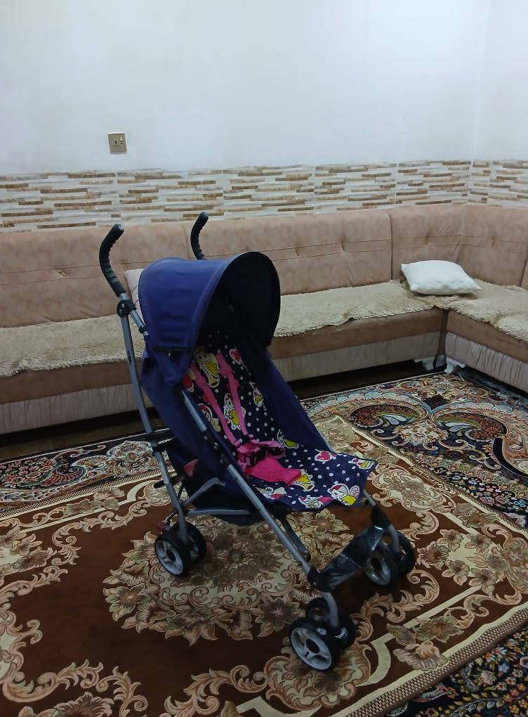 عارەبانەی مناڵان ئەوروپیە ، قایشی بەستنەوەی چوار لای هەیە ، کورسیەکەی تەواو تەختەکرێ بۆخەوتن و شوێن قاچەکەی بەرز ئەبێتەوە ،ژێری پێوەیە بۆشت هەڵگرتن ، بچوک ئەکرێتەوە بۆ ناوسەیارە و زۆر شوێن کەم ئەگرێت ، لەتەمەنی یەک ڕۆژی بۆی ئەبێ تا 4 ساڵی و زیاتریش
سعریشی زۆر گونجاوە قفڵی 25 هەزارە بێ معامەلە
سلێمانی ، گەیاندن هەیە*********** السليمانية, العراق
