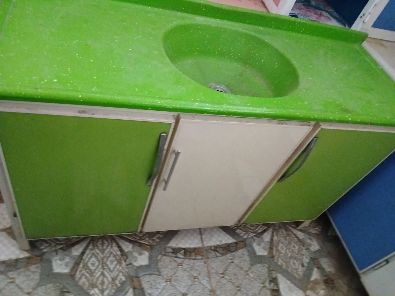 توفرت وجبه من السنك الجديد والمستخدم
من متر إلى مترين حسب القياسات 
استبدال القديم بل جديد 
للاستفسار موقعي الشباب شارع الكليه مجمع حسين ابن الحجي 
***********
