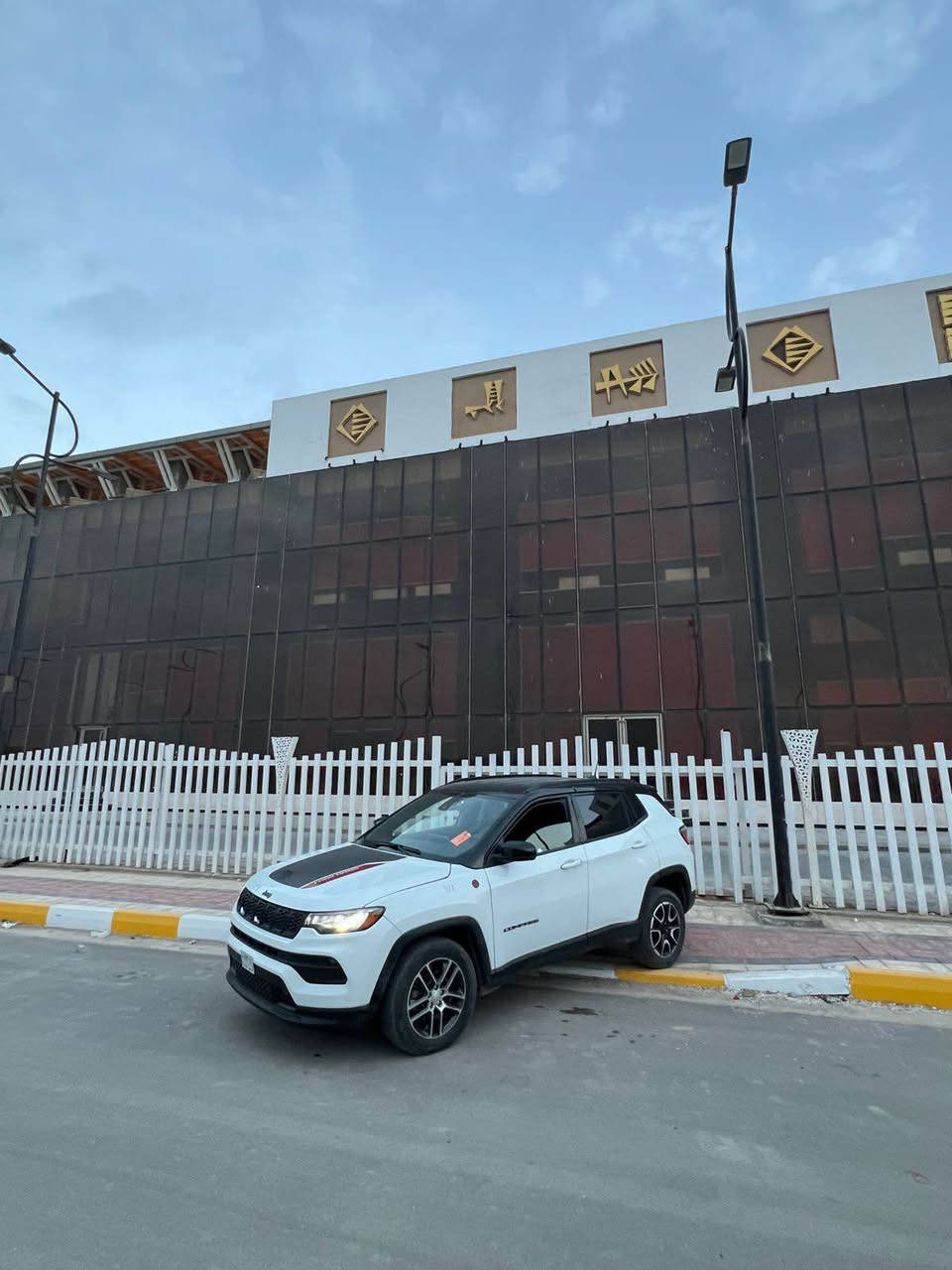 السلام عليكم

جيب كومباس 

موديل 2024

فئة / ترايل هوك 

فور ويل 

متعدد وضعيات القيادة

اوتو - جبال - ثلج - صخور - رمال - نزول منحدرات 

شاشة كبيرة كار بلي

كشنات جلد

رادار امامي وجانبي وخلفي

تحديد مسار 

سياقة اليه

محرك 2000 تيربو

ماشيه 23000 ميل

الضرر /جاملغ مبدل صبغ طرف البنيد تعمير بابين طلع كلين من امريكه جاملغ خلفي 

 الرقم شهداء ذي قار مرقم او كامل 

مكاني / ناصريه  

السعر /140 ✔️
صور الحادث بالمنشور 
مراوس عادي ترهم 

للاستفسار : *********** ناصرية, ذي قار
