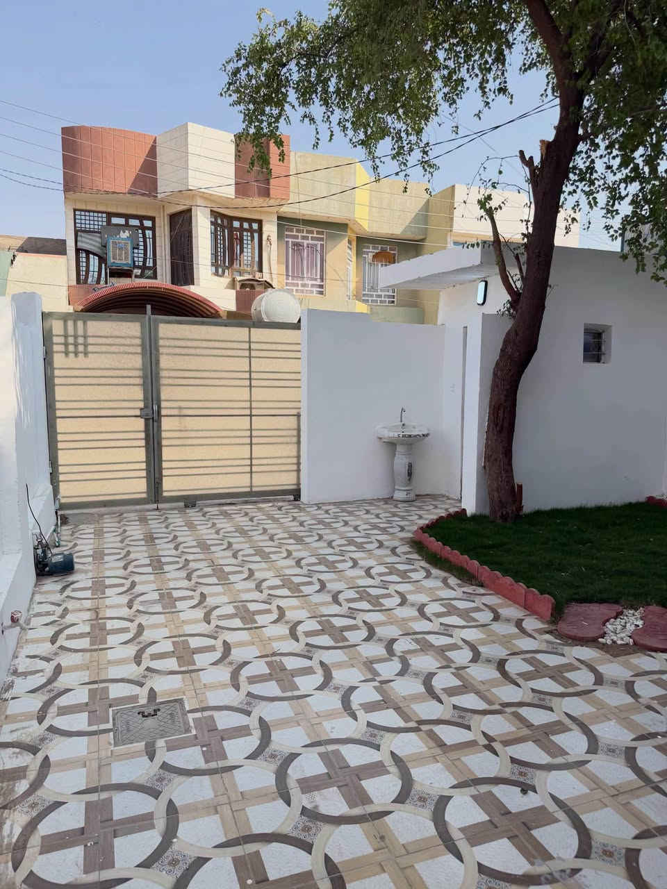 مشتمل للبيع حي الجبيريه الثالثه مقابل مكتبه الزقازيق 
مساحه 125متر مرتب فول قاط واحد
الاستفسار والاتصال على الرقم ***********
