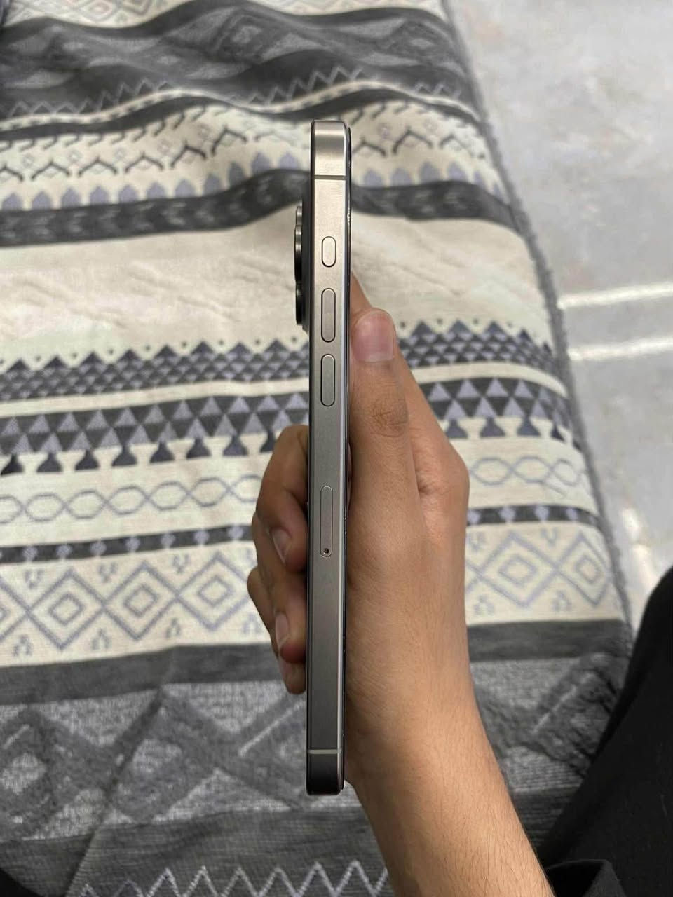 السلام عليكم شباب
ايفون 15 PRO MAX تيتانيوم 

الجهاز نظافته ع عالم شخط مابيه يلمع أصلا

بطارته 86 بلادي

ذاكره 256GB 

مبدل شاشه احسن نوعيه بالسوك 

لباقي كله مكفول حتى من الزلغ

تجي للبيت تفحصه ع راحتك اي خلل بيه تاخذه بلاش 

مكاني بغداد الدوره ✅

رقمي *********** 

790 السعر وبي مجال بسيط
