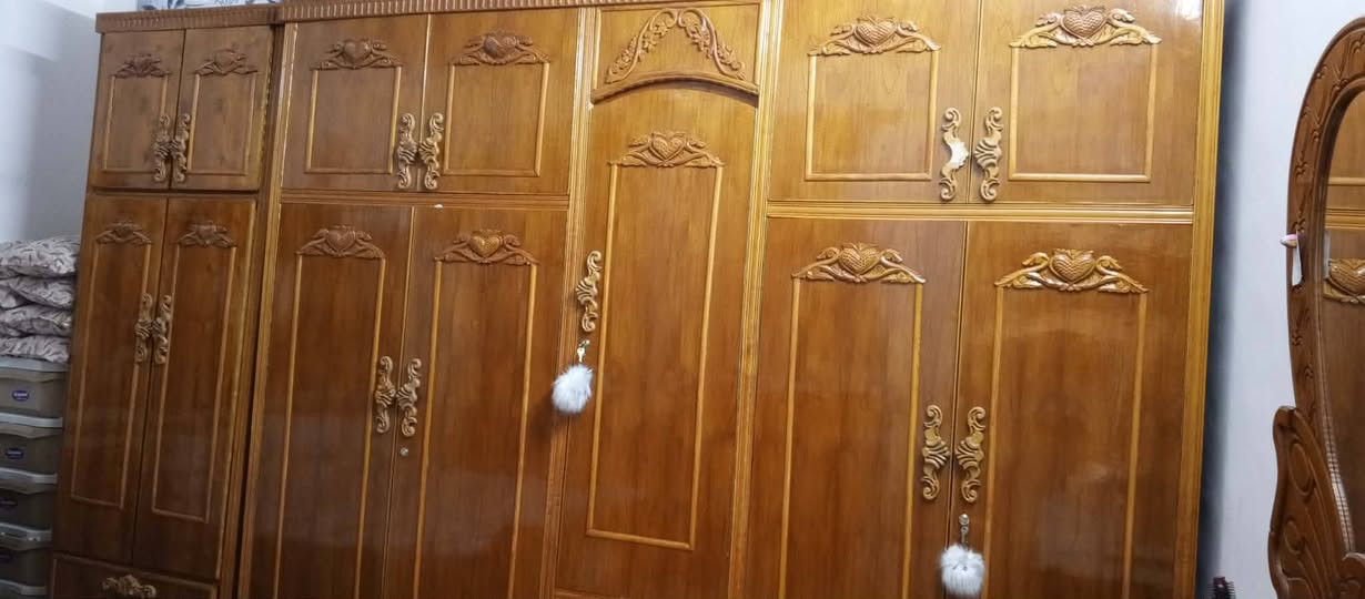 للبيع غرفة نوم كامل السعر 900 وبيها مجال التواصل على رقم ***********
