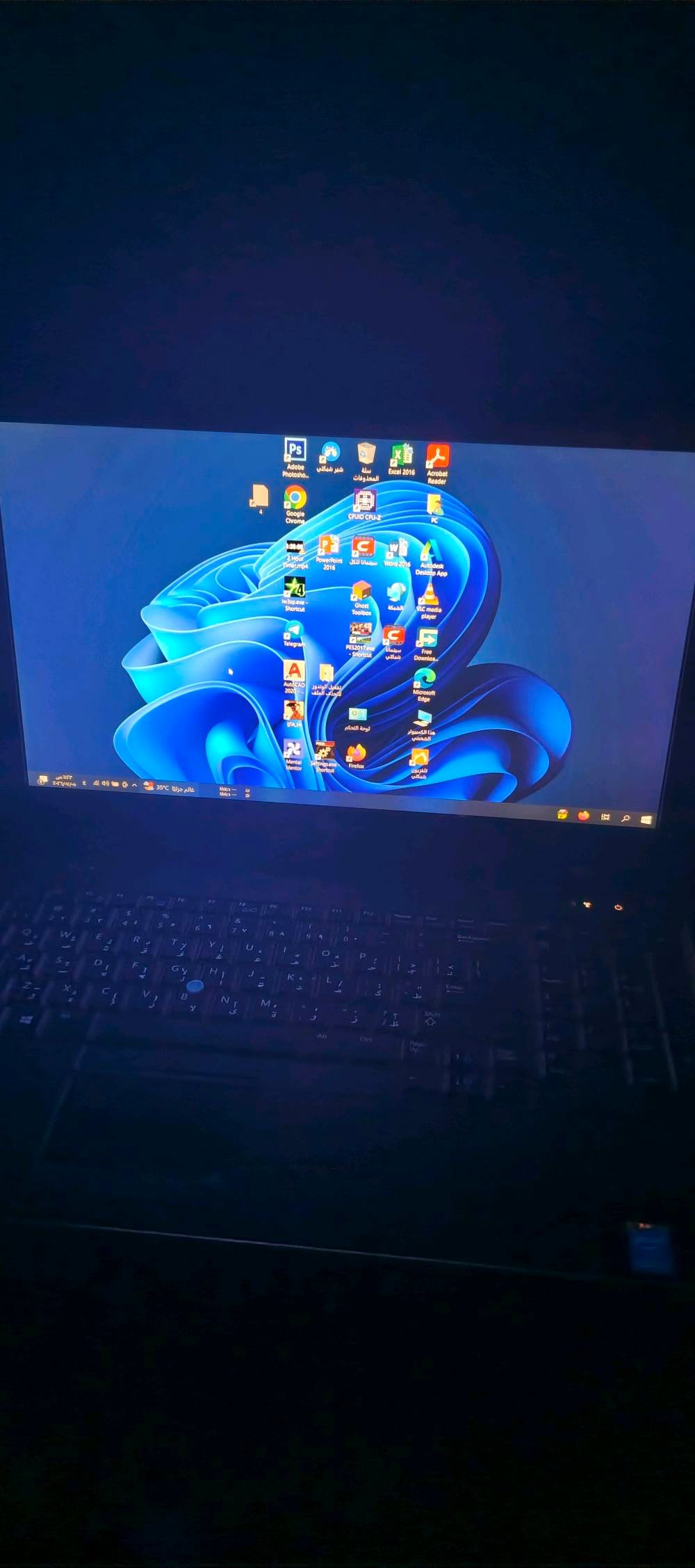 لابتوب نضيف 100% بيه لعبة جي تي اي 5 جي تي اي2 لعبتين كرة القدم بيس وحرب فيه برامج مثل سينمانا وغيرا يفيد لدراسة والبرمجة والألعاب بس بطارية تعبانة اذا تخلي ع شحن ما علي 
للتواصل خاص او واتساب *********** عنواني النجف الاشرف
