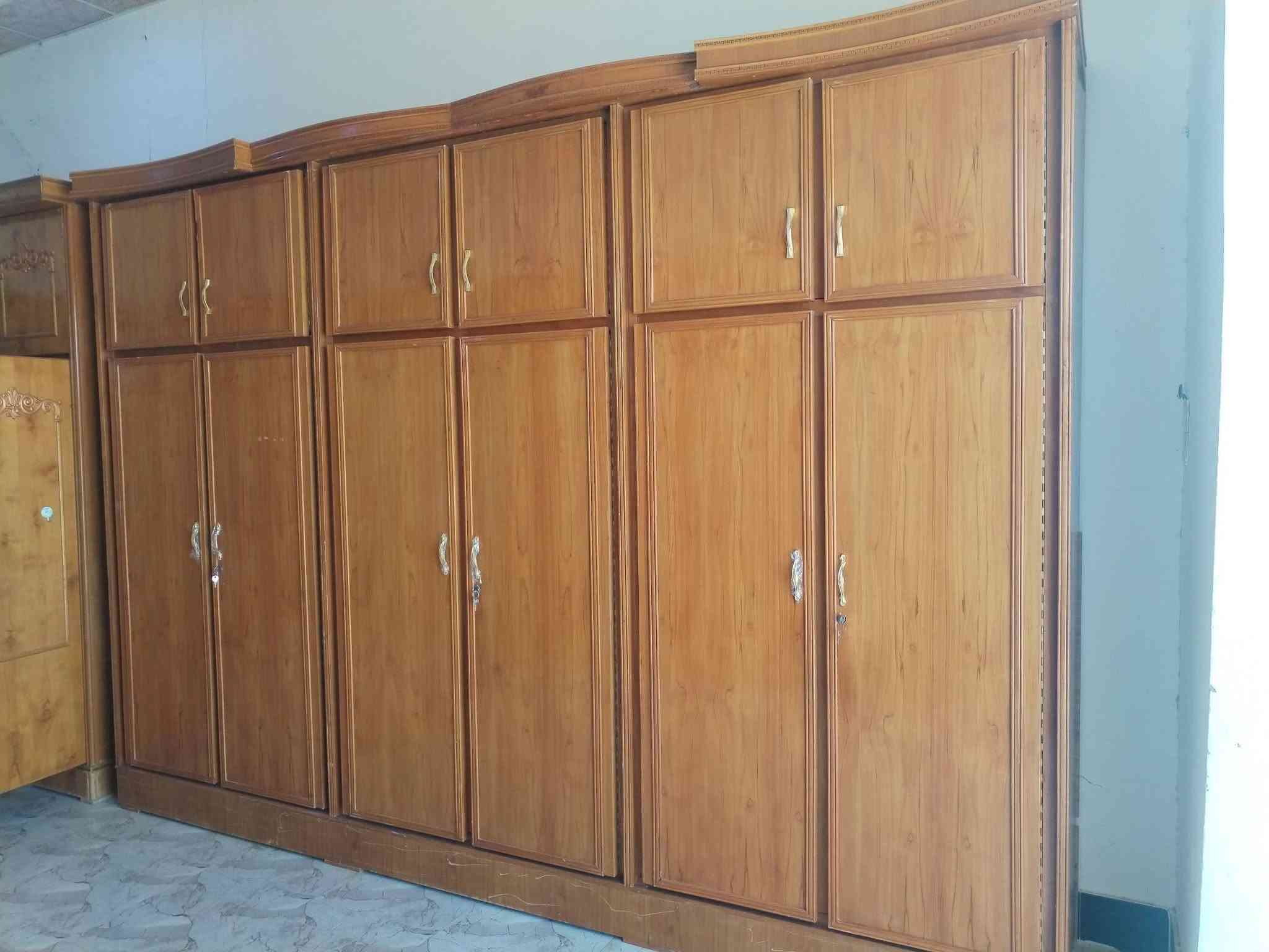 سلام عليكم يوجد كناتير للبيع مستخدم قليل نضافه 95 بل 100 خشب صاج السعر 500 وبي مجال للاستفسار *********** واتساب مكان الرمانه
