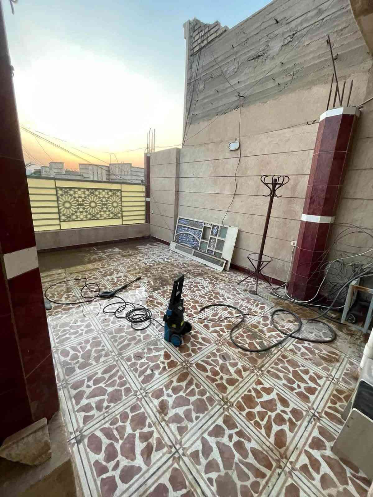 #للايجار في السيديه
طابق اول مساحته 200متر 

غرفتين نوم 

صاله ومطبخ 

وخدمات 

💵 بدل الايجار650 الف  

⚜️للاستفسار ***********
