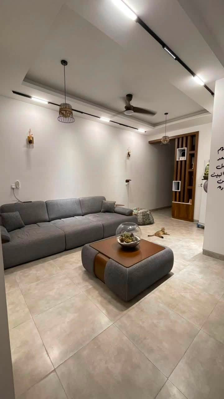 🔥🏡 بيت  للبيع في حي القدس — فخامة من أول نظرة! 🏡🔥

إذا تبحث عن بيت يجمع بين الحداثة، الذوق، والموقع المميز… لا تفوّت هالفرصة! ✨

🏠 بيت مودرن حديث – طابقين
📐 مساحة 125 متر
📍 حي القدس – موقع مميز وحيوي

✨ البيت مصمم بذوق عصري، وبي لمسات مودرن أنيقة وتفاصيل مرتبة تعطي المكان طابع راقٍ ومميز، مع استغلال ممتاز للمساحات حتى يكون البيت عملي ومريح بنفس الوقت.

💎 مو مجرد بيت… بيت يليق بذوقك ويعطيك إحساس الفخامة والراحة من أول ما تدخله.

🔥 مناسب جداً للعائلة، وموقعه يجعله خيار ممتاز للسكن والاستثمار.

💰 السعر؟
خليه مفاجأة للجادين 😉
👇 علّق برقم (1) لمعرفة السعر والتفاصيل، وراح نتواصل وياك مباشرة.

📞 ***********
📞 ***********

🚨 البيوت المميزة ما تبقى بالسوق… إذا عجبك الإعلان، لا تتردد! 🔑🏡
