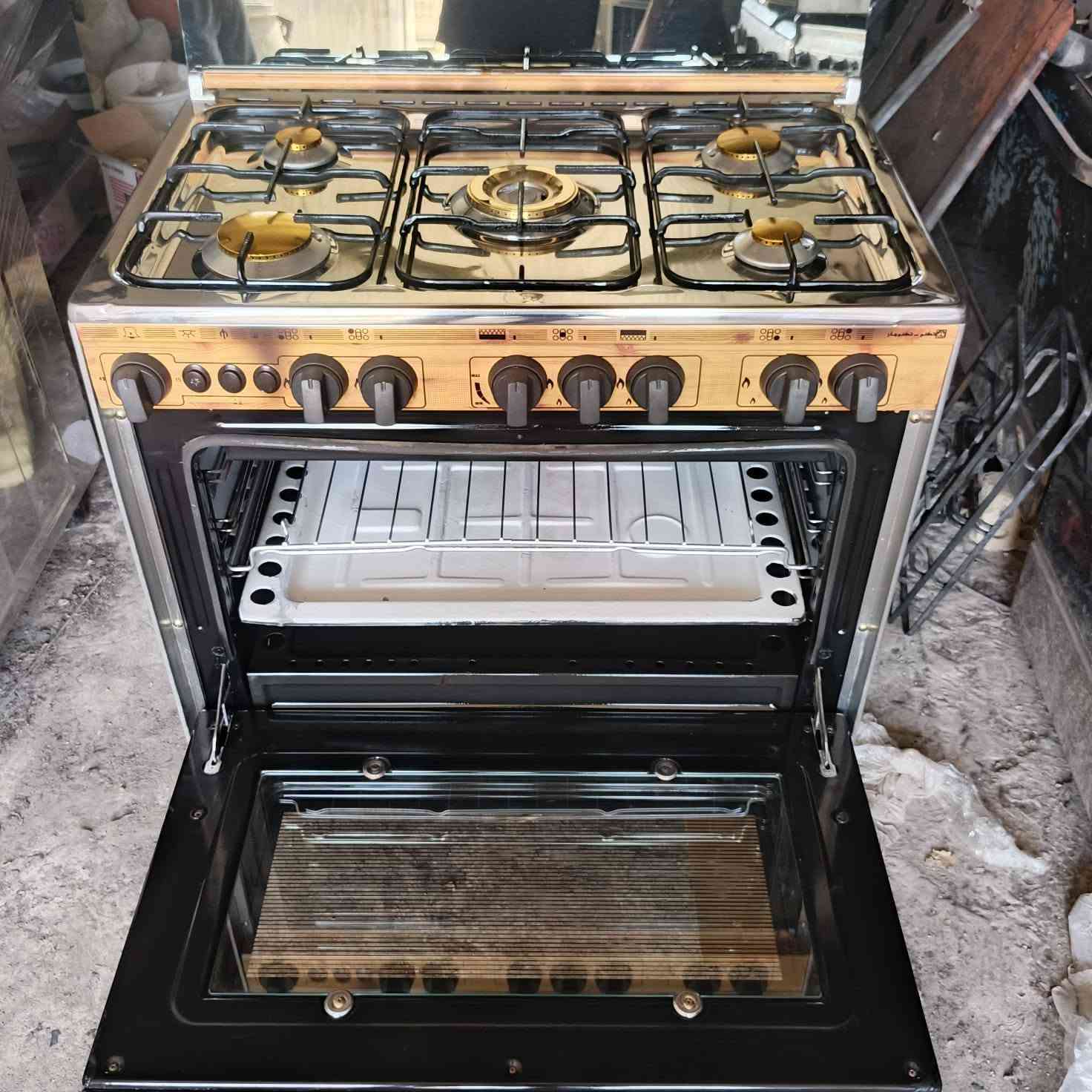طباخ غاز (بحالة ممتازة) ​القياس: 80 × 60 سم ​السعر: 200 ألف دينار (وبي مجال بسيط للشراي) ​العنوان: بغداد - حي البتول (قرب جسر المشاة) ​رقم التواصل: *********** ​الطباخ شغال وما بيه أي إشكال، للاتصال أو الاستفسار يرجى التواصل على الرقم المذكور أعلاه  واتساب أو اتصال مباشر).
