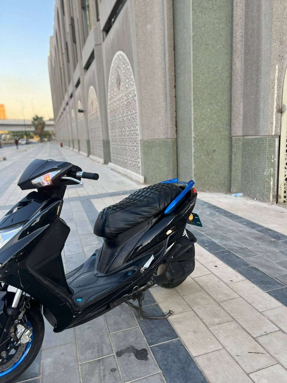 دراجه سنس فحل شمعه الحديث مال رمبه نوزل  خطين مكينه ناعمه كفرات اصليه كهربائياتها كلها شغاله دراجه تتعب  دكول جيده مكفوله اي نقص مابيها العنوان بغداد الكرخ السعر مليون 300 الرقم ***********
