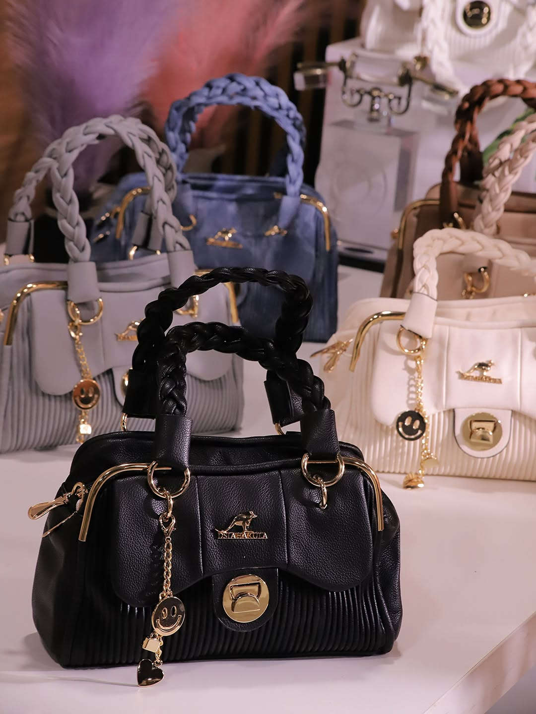 الجنطة تجنن😍كوالتي عالي جلد سوفت🦋

السعر ٢٠ الف …. حجم متوسط .. ٢ خانات 

❤️توصيل متوفر

نجف وجميع محافظات العراق 
للطلب راسلي وتساب 👇🏻

***********

العنوان النجف حي الحسين شارع كميل بن زياد
اوقات العمل من ٣ ظهراً حتى ١٢ مساء
