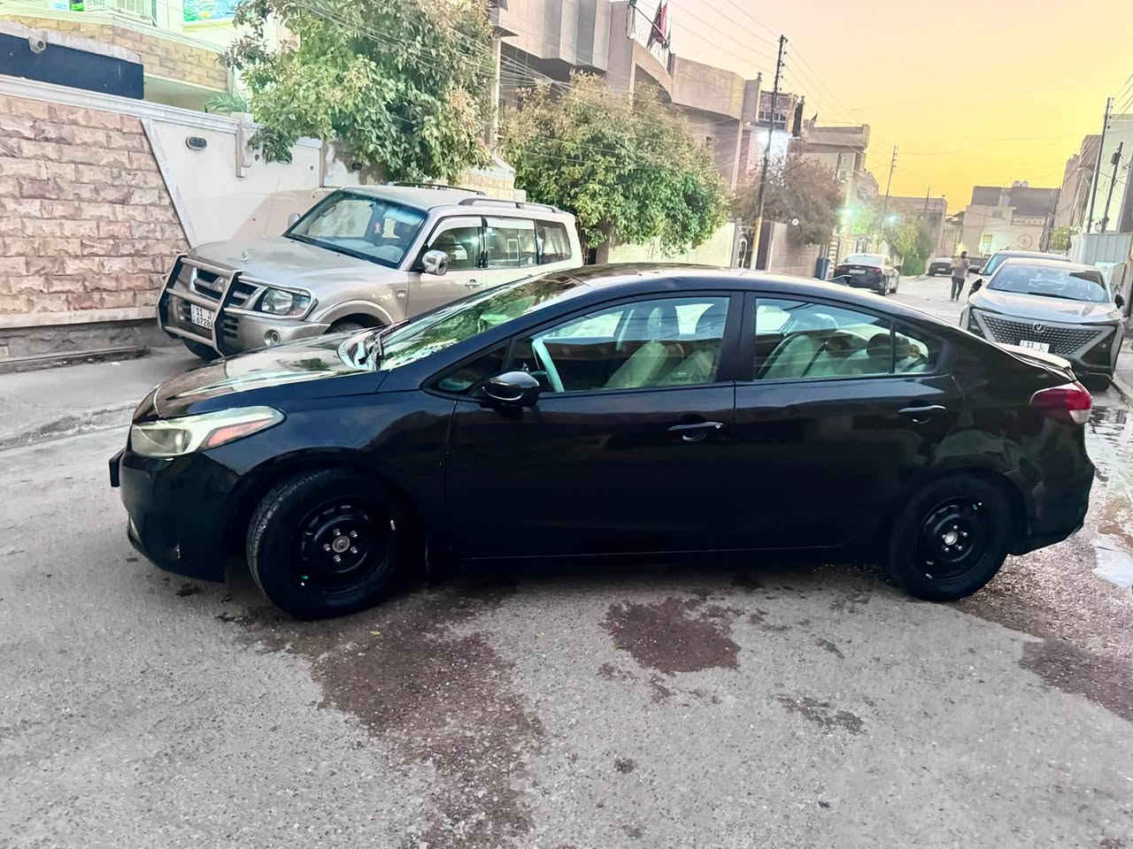 السلام عليكم
من رخصة الادمن كيا فورتي 2017 وارد أمريكي حادثها ربع قبق جنطة بدون دواخل مكينة 2000 دوش السيارة جديدة تخم تاير جديد و باتري جديد كير مكينة مكفولات  رقم بغداد أنكليزي السعر 103 وبيها مجال حك الجية عنوان بغداد الأطباء على خدمي المطار والاستفسار على الرقم ***********
