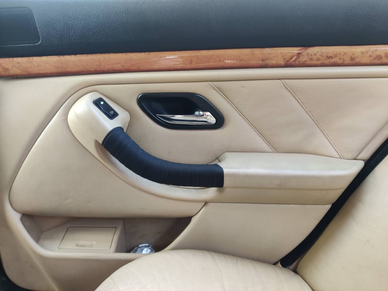 BMW E39 2001 525 
تەبرید تراکشن سلایت حاسەی دەعمی هەمووی بەشەرت 
بێ دەعم و بێ لێدراوی 
کێڕو مەکینەی بەشەرت بێ دوکەڵ بێ بوخار 
تەقەو ڕەقەی کامل چاک کراوە تەنانەت عارەبانەی دواوە و دەبڵەکانی مانگێکە گۆڕاوە 
نرخی 50 گەڵا 
سوکان محەوەرە بەڵام عەشیای بیلادی گۆڕاوە
*********** ڤایبر و وەتس ئەپ
