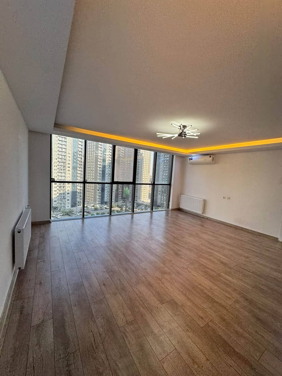 🔥 شقة مميزة للبيع في مشروع فرنسية 2 🔥

📍 عمارة 11 | طابق 11
📐 المساحة: 165 متر
✨ بانوراما وحديقة
🌅 واجهة جنوب شرق
🚪 باب منفرد

🏡 شقة مميزة بإطلالة جميلة وموقع راقي، فرصة تستحق المشاهدة.

💰 إذا أنت مشتري، اتصل وتدلل… وإن شاء الله ما نقصر وياك بالسعر.

📞 ***********
📞 ***********

🏢 مكتب عقارات كي نيست
