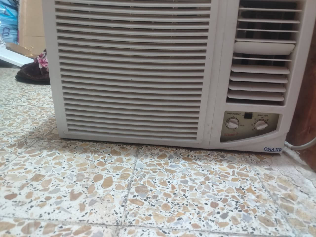 مكيف طنين نضيف للبيع اتصال على ***********

