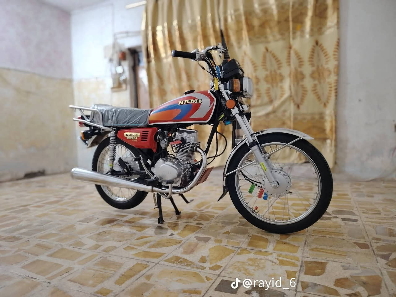 نامه شلامكه موديل 2025 نضيفه كلشي شغال هاذا رقم *********** سعره 700 او بيه مجال

نص مكتوب في الصور:
- ملك الساحه
- @rayid_6
- 23 🪬