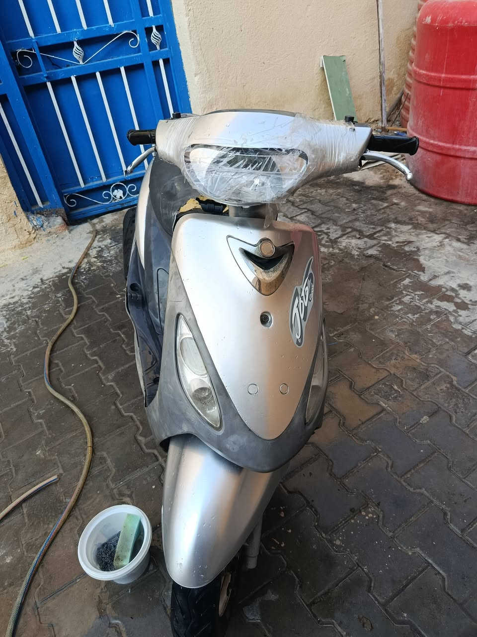 سلام عليكم ماكس قجمه دراجه نضيفه ما مفتوحه بلاديه لا تبخيره ولا تنقص دهن كهربائيات كله شغاله دراجه كلشي ما مبدل بيها بس الكفرات والبلادي لون وردي موجود هم تاخذه ويه دراجه حلوه وناعمه بكاني البصره صبخت العرب سعرها 600 بيها مجال بسيط (***********)تواصل عله هاذه رقم
