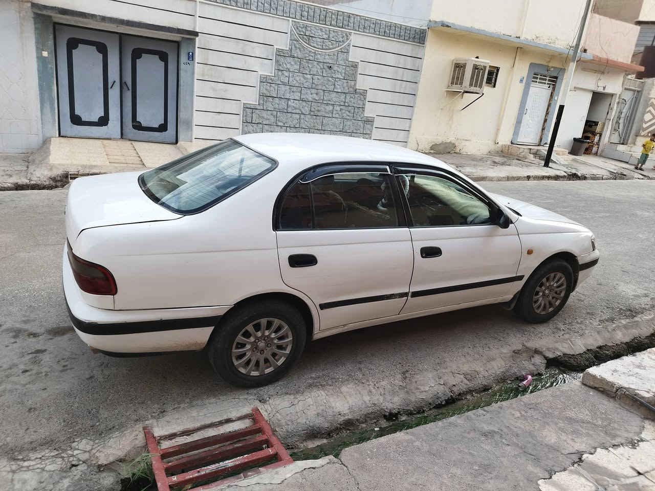 السلام عليكم للبيع سياره فرخ بطه اصلي يسار  مامحور مكينه 16كير عادي مكينه كير  شرط رقم نينوى اجنبي سنويه لل2029بسمنه شرط التحويل   الاستفسار اتصال على  الرقم ***********//***********
