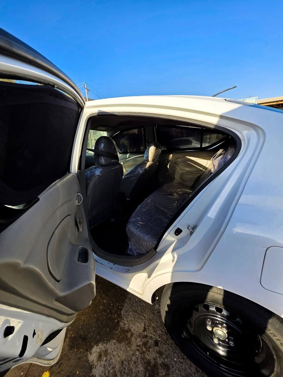 السلام عليكم
نيسان سني هندي بليتة الزركة 
موديل 2019 مكفولة كفالة عامة 
سيارة ماشية ٨٩الف كيلو حقيقي 
120 أدك جرس 🔔 
تايرات امامية جديدة
باتري جديد 
رقم بغداد بسمي (ومراوس حسب القناعه )
سعر 110
رقم الهاتف 
*********** مكانه ديوانيه
