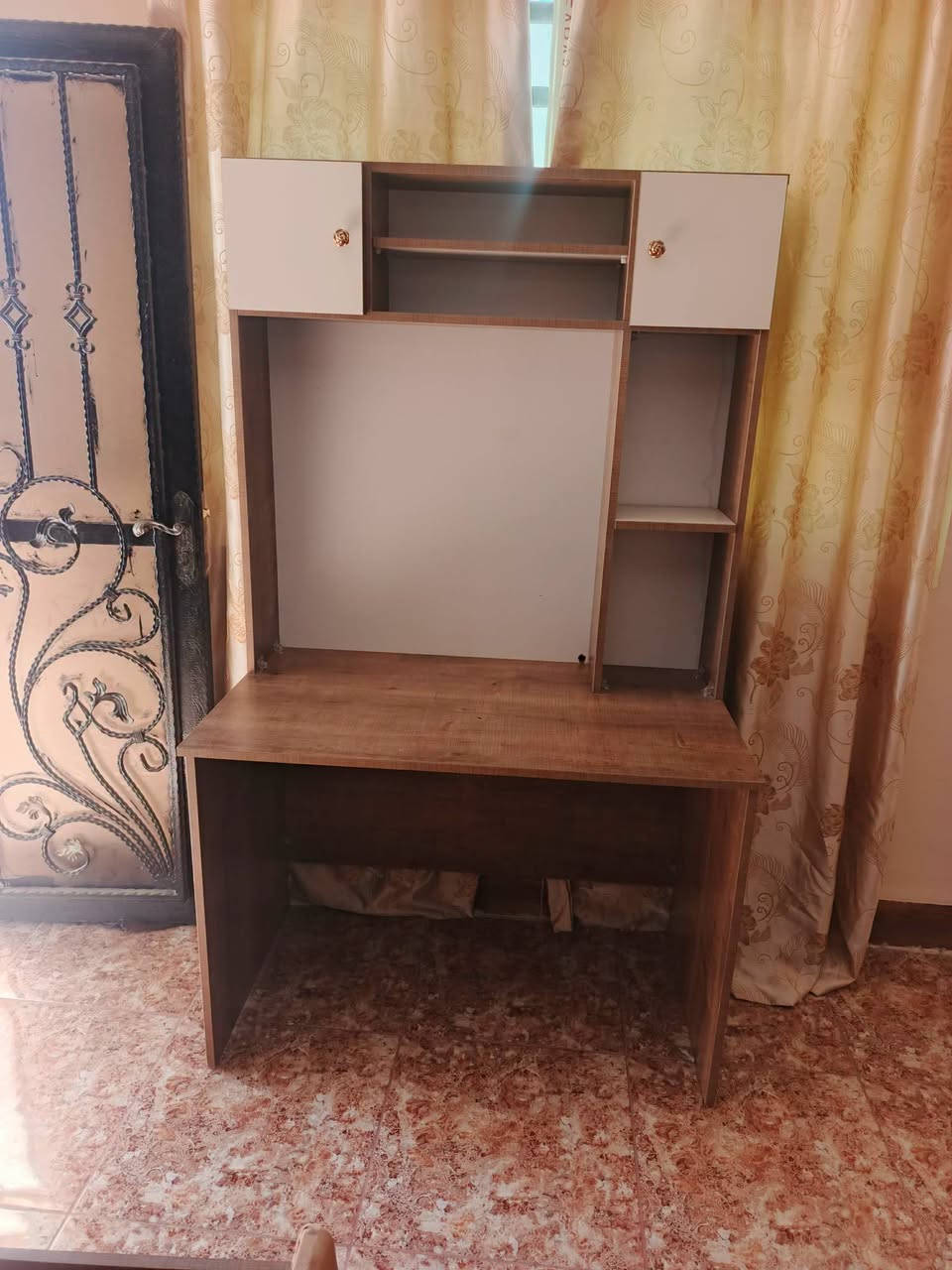 السلام عليكم 
يوجد لدينا جميع الاثاث 
غرف نوم شبابيه
كاونترات طباخ ثلاجه مجمده كنتور جرابي للحجز والاستفسار ***********
***********
