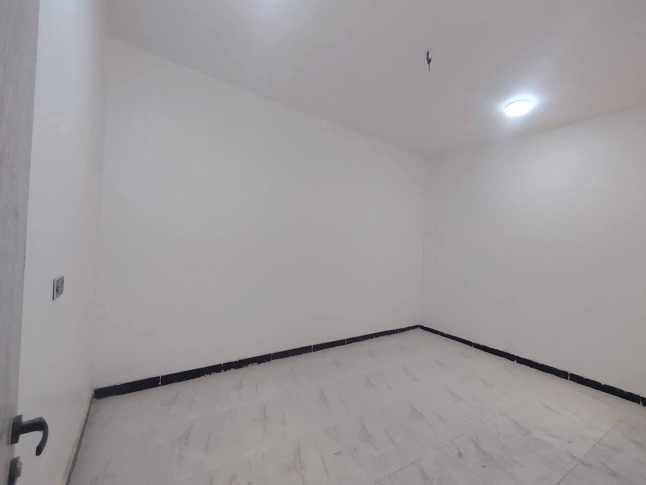بيت للرهن 🏠  50 متر الرهن سارع بلحجز سعره مناسب 

مقابل ملحق قريه الغدير عمود 321بلخط الثاني قريب  شارع  قريب علا سوك جميع الخدمات متوفره يمه

📍 الموقع: محافظة النجف الأشرف

بيت 50متر بناء جديد تانكي وصخان بي لبيت كامل معايزه شيء خط مولد بي لبيت  جاهز للسكن

🟠 تصميم الخارطة : 

غرفه  - صالة  -صحيات  -مطبخ - منور 
سطح مطبك شتايك
ــــــــــــــــــــــــــــــــــــــــــــــــــــــــــــــــــ
سعر الرهن 6 مليون مدت رهن سنه وقابل لتجديد 
او من خلال الارقام التالية

 ***********
