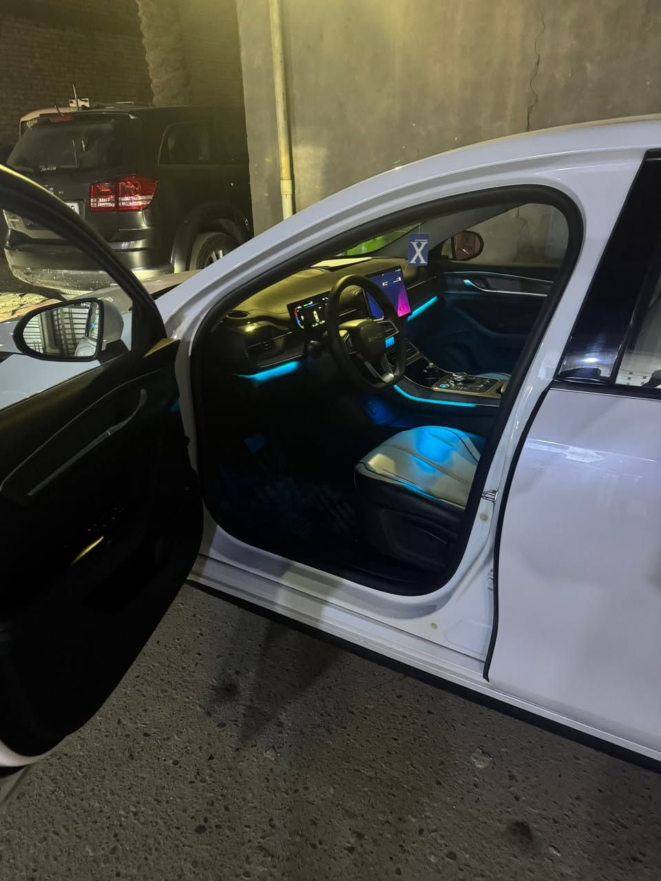 سلام عليكم بي وايدي دستوير البيع موديل 25ماشيه ١٣ بيه مكانين بارد بيه اناره دخليه فول موصفات بيه كاعيات سعره 19800وبيه مجال بسيط رقم ***********مكان سياره بغداد شعب حي البساتين
