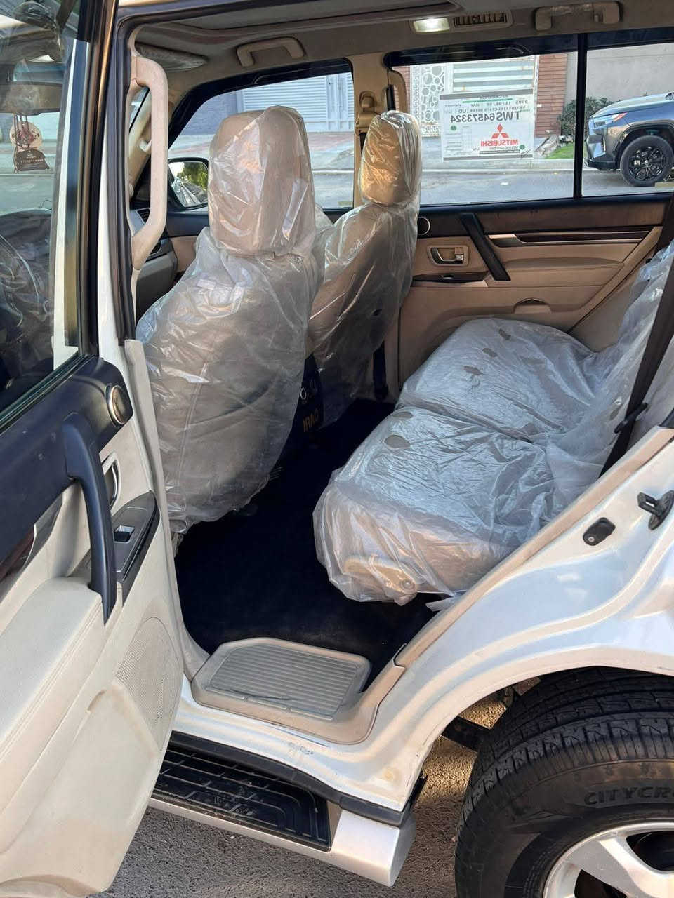 باجيروموديل ١٤ فومواصفات ابلاديه مابيهه صبغ مكينه ٣ ونص السعر١٧٠ وبي مجال مكان السياره المنصور هاذ رقمي ***********
