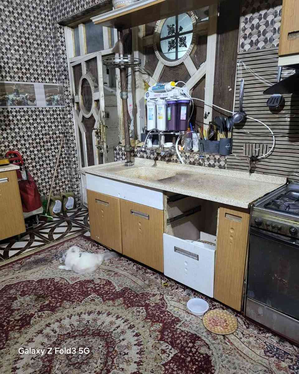 بيع سريع كاونتر مطبخ للبيع اخشاب درجه اولى تركي اصلي مرمر بحاجه لملاحظات بسيطه الابواب المخلوعه كلها موجوده السعر 400 الف للاستفسار الاتصال على الرقم 
*********** عمارة, ميسان

نص مكتوب في الصور:
- 3 متر
- Galaxy Z Fold3 5G
- Galaxy Z Fold3 5G 2 متر
- 2 متر Galaxy Z Fold3 5G
