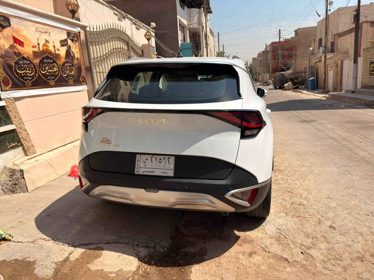 السلام عليكم 

سيارة سبورتج بيضاء رقم بغداد سنوية باسمي ونافذة لل 2028 استخدام قليل ماشيه 10 بس موجود السبير والبصمة الثانيه السيارة مكفوله واي ضربة مابيها مواصفات كاملة بدون بانوراما 
مري شفط 
تحديد مسار 
اوتو هولد
مثبت سرعة 
كشنات ستيرن تدفئه
هاند بريك دكمة
تشغيل عن بعد 
حته الكتلوك مالتها بعدة موجود عنواني البياع شارع ١٩ 
رقمي ***********
