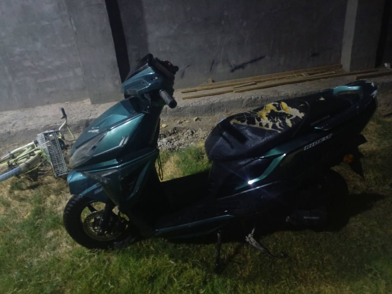 للتواصل ‏‪***********‬‏ السعر 300. لسلام عليكم درجة للبيع هونداي سبيسي ياباني موديل 2023 جديده دراجه مفتوحه مره وحده لايتات أشاير شغاله بك لايت دشبول شغال تايرات جدد هندر سلف شغال باتري جديد نقص جاملغ امامي السعر 300وبيهه مجال المكان بابل القاسم
