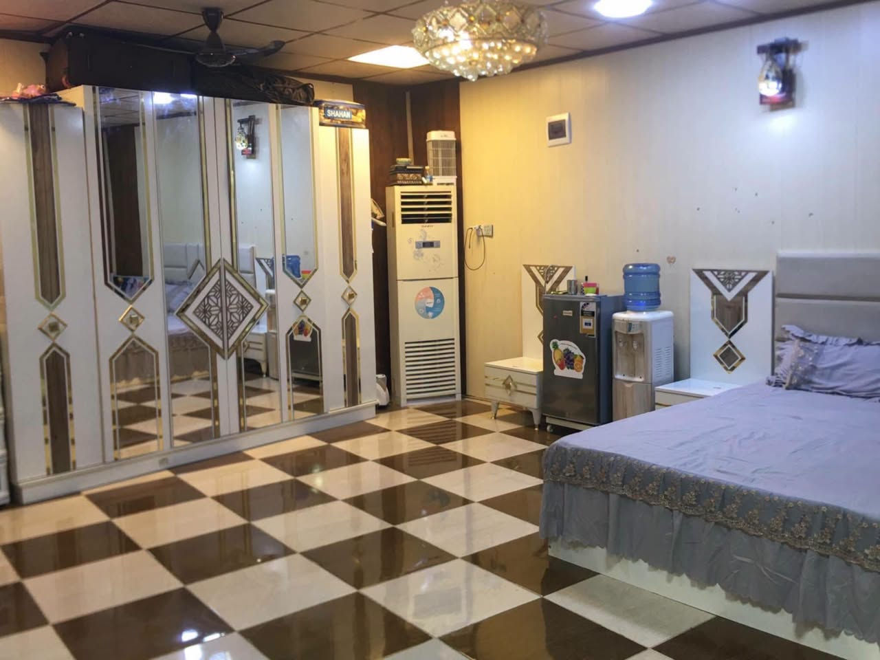 🏘️ دار للبيع في خانقين 🛑
فرصة مميزة بموقع تجاري داخل🛑 السوق
📍
 الموقع: – جانب🛑 الجوازات، مقابل الحسينية الكبير

📐 مساحة البناء: 200 م²
🏠 التفاصيل:
ركن بواجهة 20 م🛑 
نزال 10 م
غرفتا نوم (واحدة ماستر)💒 
هول
مطبخ
استقبال خارجي
📜 جنس العقار: إدارة محلية
✨ مناسب للسكن أو للاستثمار 
📞 للاستفسار واتساب: ***********
