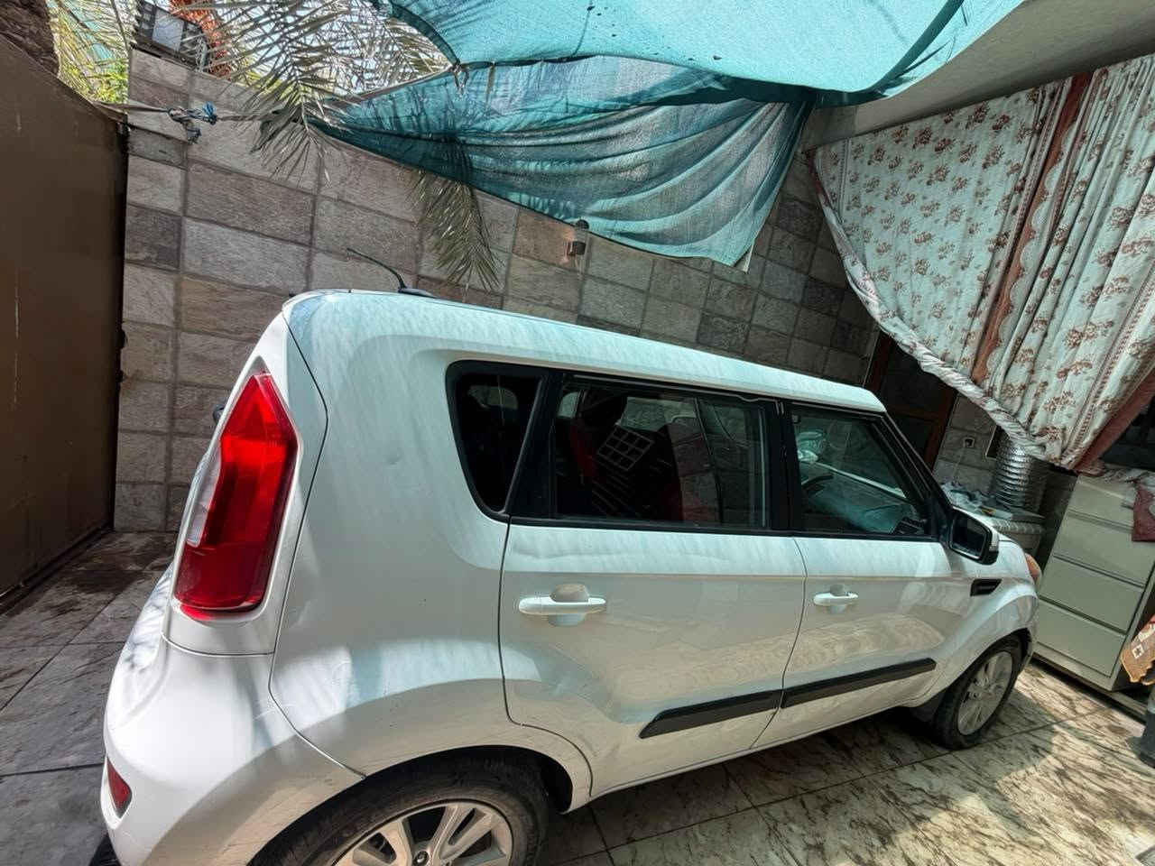 كيا سول 2013 نظيفة جداً للبيع
​تفاصيل السيارة:
​الموديل: كيا سول 2013
​المحرك: 2000 دوش (DOHC)
​المسافة المقطوعة: 90 ألف كم فقط
​الرقم:  كربلاء
 (المكان: كربلاء المقدسة)
​الفحص (السونار): مرفق مع الصور لبيان حالة البودي والأوراق كاملة.
​السعر:
​95 ورقة ($9,500) وبها مجال بسيط
​للتواصل والاستفسار:
​رقم الهاتف: *********** 
​المكان: كربلاء
