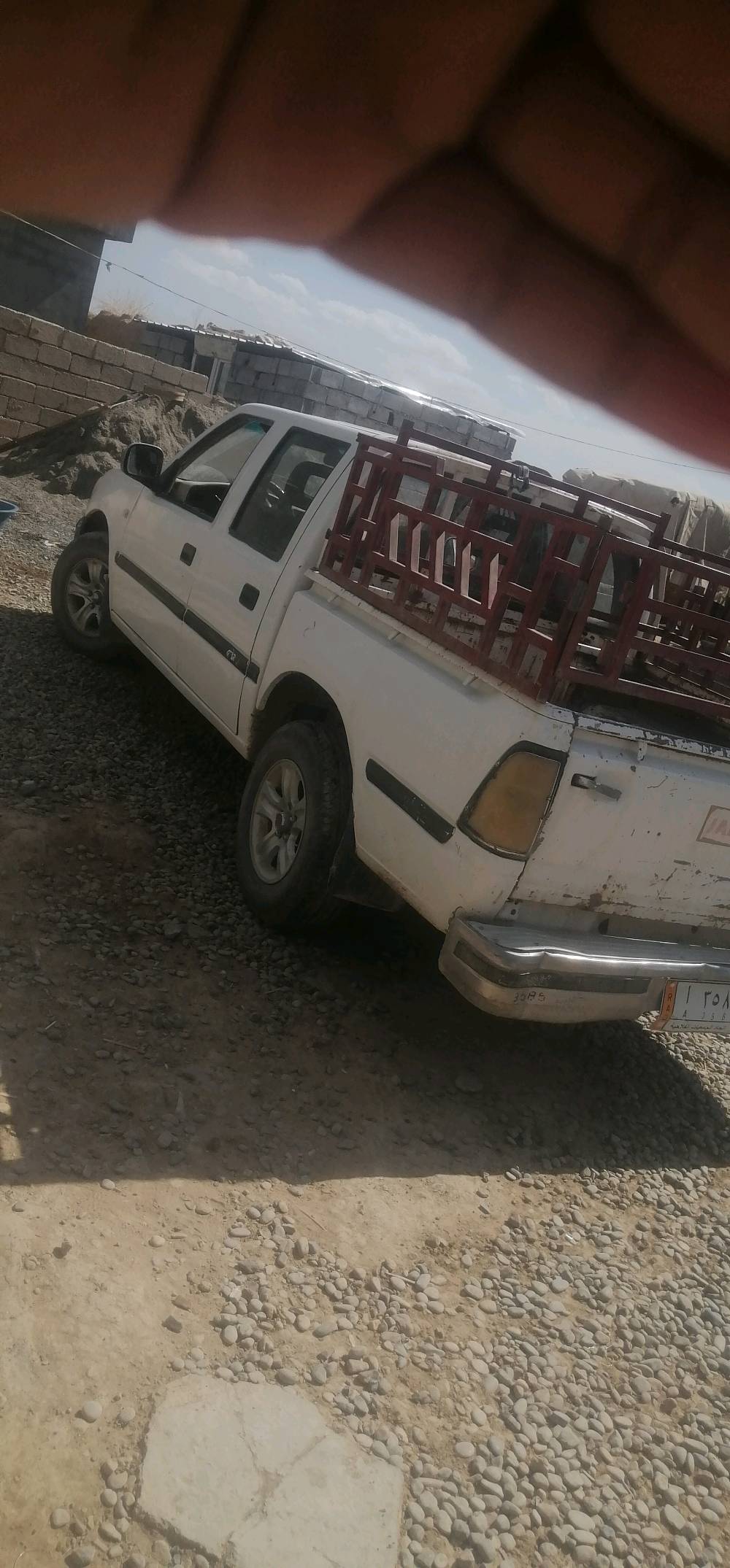 
شنو نوع وموديل البيكب بالضبط؟ وإذا تعرف سنة الصنع وكمية المحرك اذكرها.: 
كنو ٢٠٠٥ صيني
منو مكان السيارة بالضبط حتى المشترين يعرفون وين يراجعون؟: 
مخمور ناحية القراج 
هل عليها أي ملاحظات فحص مثل دهن، حوادث، لحام، أو شغل مطلوب؟: 
كلو شرط
شنو وضع المكينة والكير؟ وهل الممشى التقريبي شكد؟: 
كير محرك شرط 
السعر شكد نهائي؟ وهل هو قابل للتفاوض لو لا؟: 
٢٤