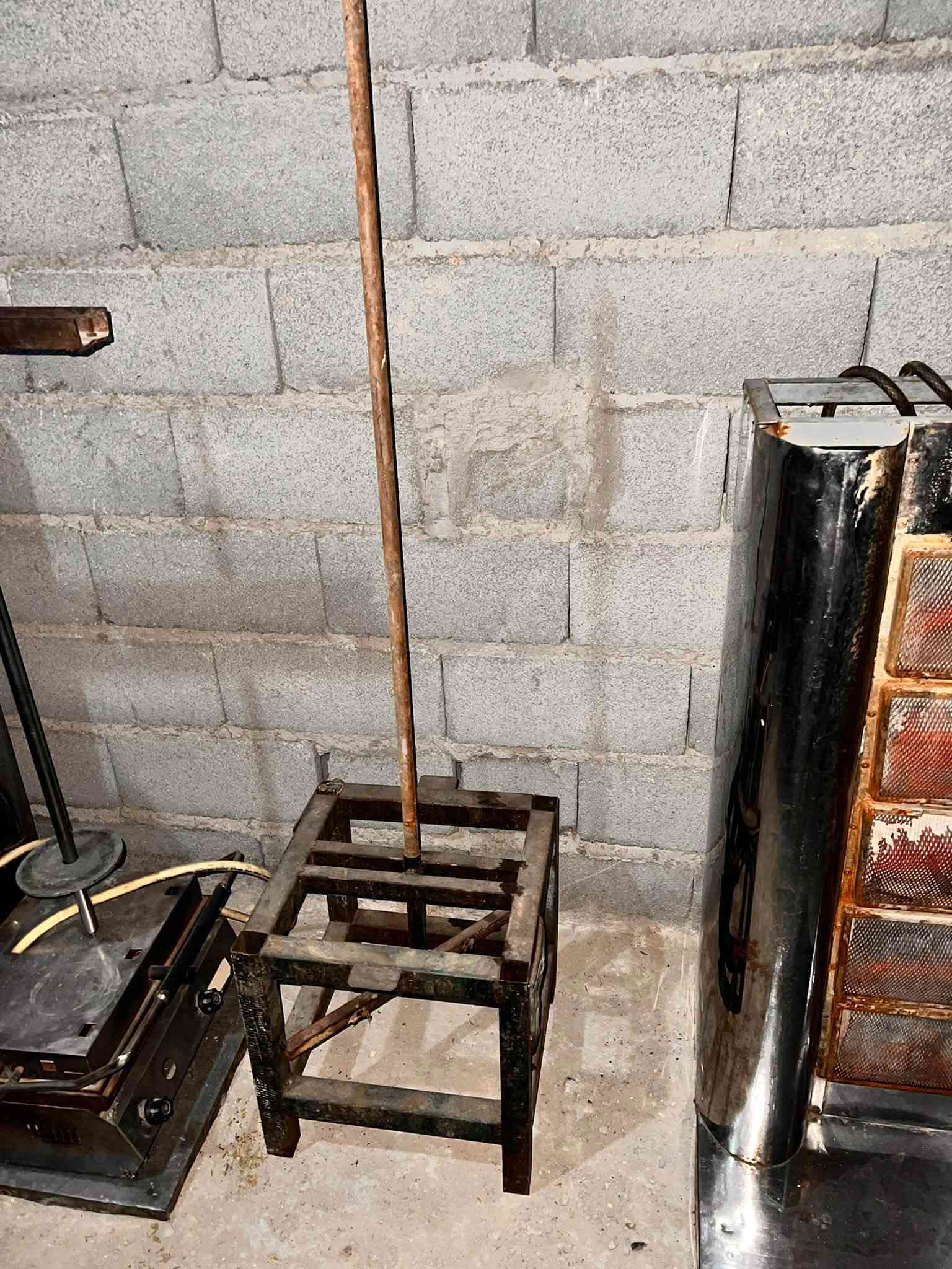 غراض مطعم للبيع ***********

