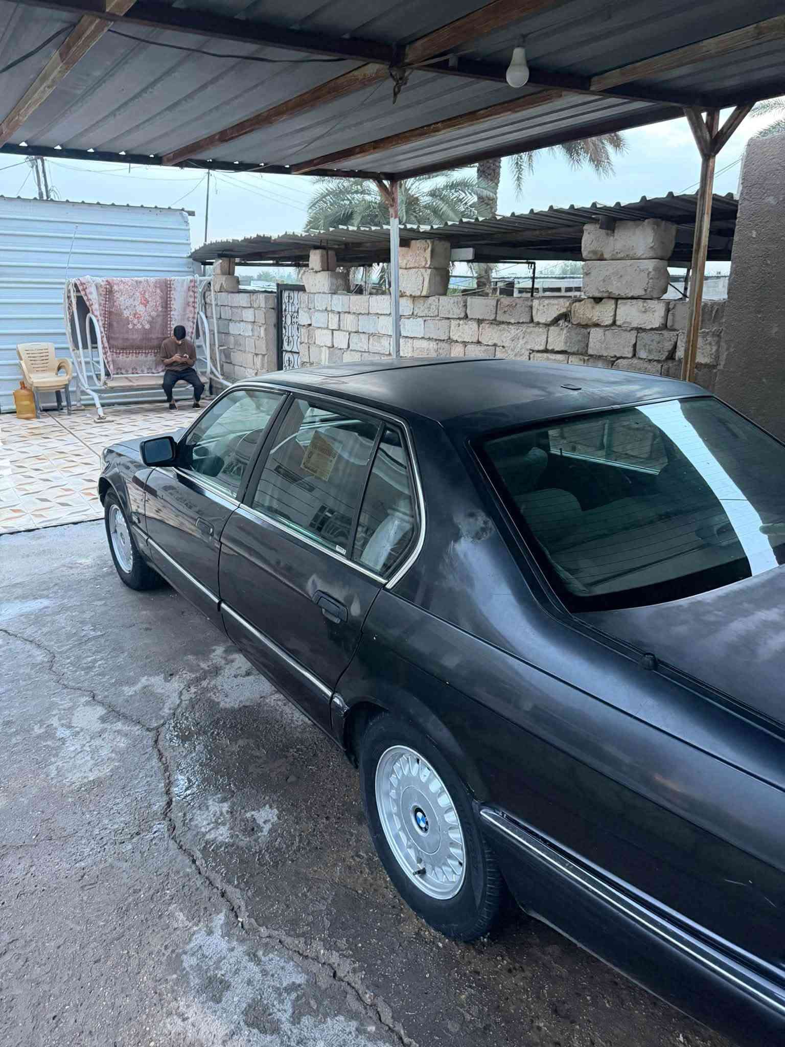 السلام عليكم
BWM 1992

735i 

رقم بغداد الجديد ب اسمي تحويل ثاني يوم

كير محرك بحاله جيده جداا 

السياره بدون صبغ بيها شويه جراد في الجزء العلوي 

تخم تاير جديد 

صدر جديد 

غرفه جديد 

شاشه لمس 

فتحه سقف شغاله

السياره على ايدي كامله مكمله تشغل وتطلع 
العنوان بغداد اليوسفيه
للاستفسار الاتصال على الرقم ***********
