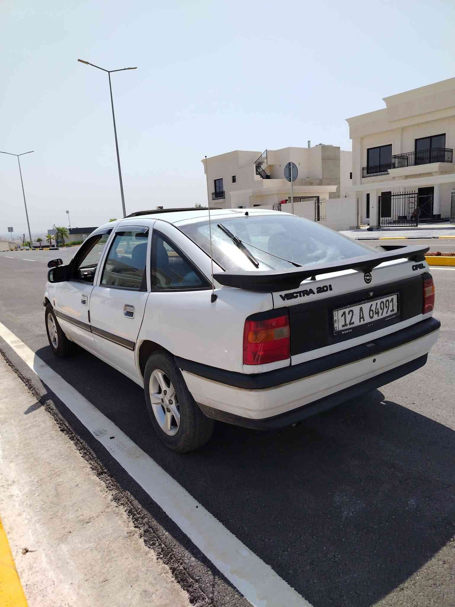 السلام عليكم فكترا جنطة حجم  20  صبع مابي فقط فوليش سيارة مال بيت سيارة فول كهربائية كلها شغاله كشنات جلد رياضي قفل مركزي شاشا  زايد كاميرا جامات تنرفع ع قفل المركزي زايد تحكم داخلي لايتات زينون  سنوية جديدة شرط التحويل أو وكالة الهزة بشهر 11 يسقط  
خيسان سبر مابيها 
للملاحضة سياره بيها نفخ قليل كا بداية
للاستفسار ***********
