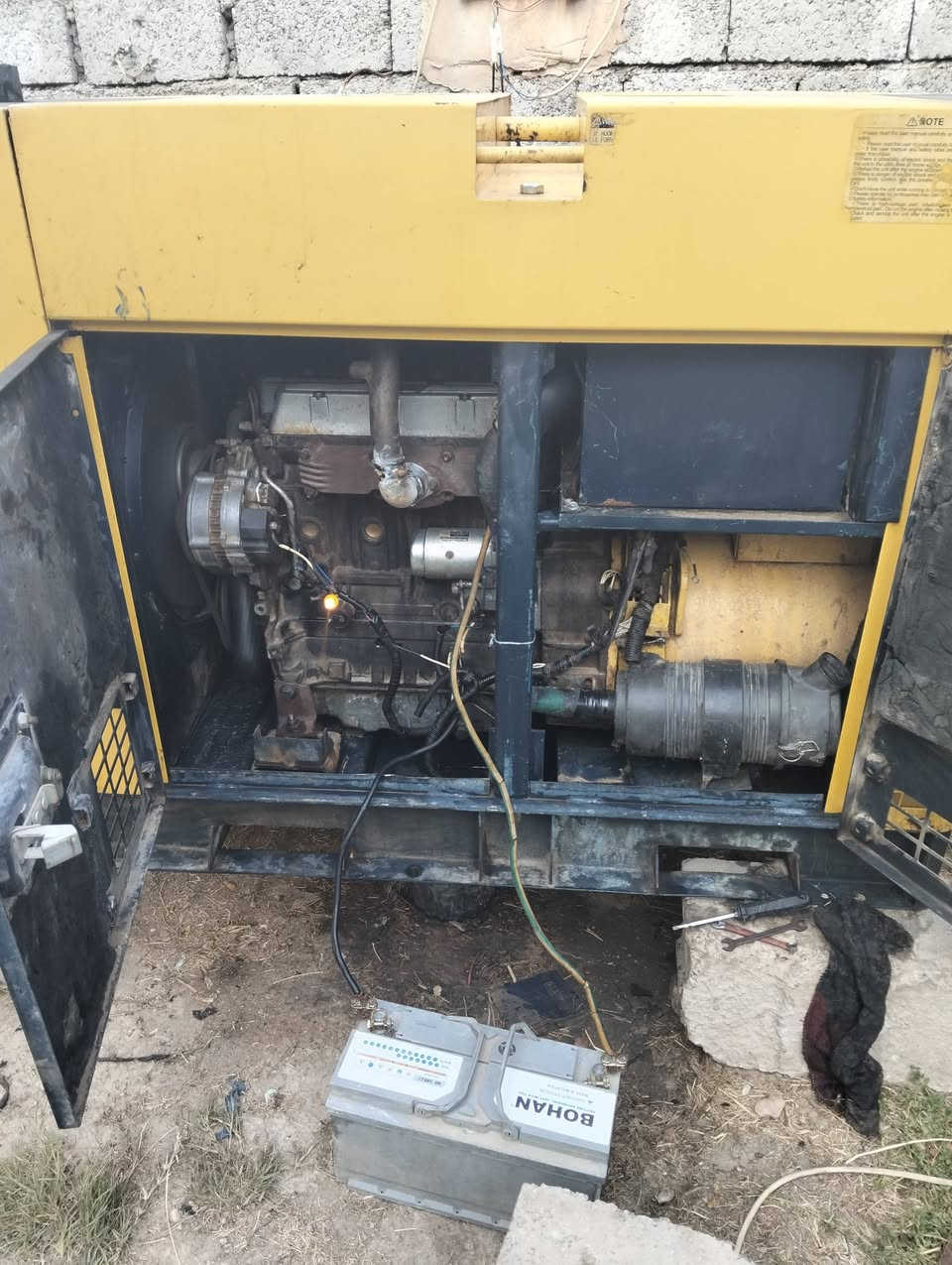 سلام عليكم
🔥 للبيع مولدة ديزل 20 KVA 🔥

مولدة 20 KVA / تقريباً 80 أمبير
🔹 تشغيل كهربائي
🔹 مولدة كيبورد كاتم
🔹 حجم مناسب للبيت أو المحل
🔹 المولدة حسب الصور وحالتها مبينة بالفحص والمعاينة

💰 السعر: 25 ورقة 
📍 الفحص والتجربة للجادين
📞 للاستفسار والتواصل: ***********

البيع نقداً، والرزق على الله.
