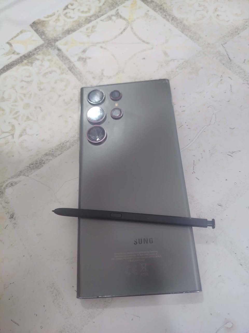 🔥 للبيع Samsung Galaxy S23 Ultra 🔥
📱 نسخة الشرق الأوسط 📶 دبل شريحة 📦 الكارتونة موجودة ✍️ قلم الـ S Pen شغال 100% ✅ الجهاز نظيف، وبي فقط فطر (كسر) بسيط بالجهة الخلفية ولا يؤثر على الأداء.
مواصفات الجهاز: • شاشة Dynamic AMOLED 2X بحجم 6.8 إنج، دقة +QHD وتردد 120Hz. • معالج Snapdragon 8 Gen 2 for Galaxy. • كاميرا رئيسية 200 ميكابكسل مع تصوير 8K. • بطارية 5000mAh مع شحن سريع. • يدعم مقاومة الماء والغبار IP68.
💰 السعر: 700  ***********
