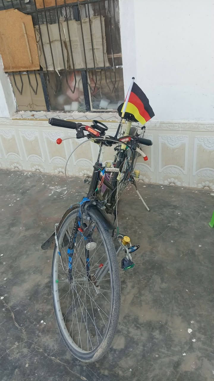 سلام عليكم بايسكل حجم 27نضافه فول مثل ما موضح بل صوره موديل 23الخاص مفتوح تصال عل هاتف ***********
