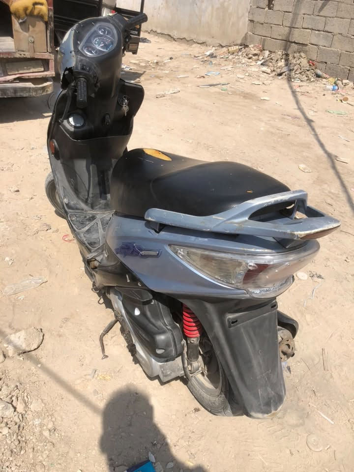 من رخصة الادمن دراجه كامكو G4للبيع جاهزه من كلشي  السعر 550 بيه مجال قليل كوفه شارع المعمل قرب مدرسة الازدهار للاستفسار اتصال ***********
