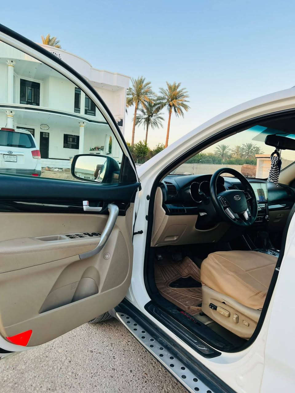 السلام وعليكم
سياره سيرنتو للبيع 
موديل ٢٠١٢ خليجي 
سياره فول مواصفات  ماعدى البصمه بنروما كشن كهربائي  بيه جاملغ امامي تبديل بلادي باقي السياره مكفولة كفالة عامة 
محرك 6 سلندر حداديه جديد تبريد 🥶 رقم بغداد دولي بسمي السعر 138$ وبيه مجال تعال ودلل العنوان صلاح الدين قضاء بلد 
الاستفسار 
***********
