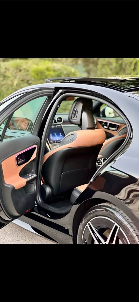 السلام عليكم
للبيع وارخص سعر بالعراق بدون منافس 🔥💵
مرسيدس C300 Amg  
موديل 2023
محرك 2000تيربو
عداد المسافة: ٣٠الف مايل 
تخم تاير جديد
باسمي رقم اربيل دولي

فول مواصفات  
فتحة سقف 
كشن تدفئة
لايت لد ومالتي ميديا
ويل amg بلاد
صندوق كهربائي فتح وغلق 
انارات داخلية متعددة الالوان ٦٤ لون
حساسات ٣٦٠ درجه 
بصمه تشغيل مع ابواب بصمه 
شاشه وسطيه كبيره 
رادار امامي وخلفي وجانبي 
داخل كاربون فايبر 
سماعات بروماستر بلادي 
ابل كار بلي و اندرويد بيها
شاشة دجتال متعددة الاشكال
انضمات قيادة (sport , sport+,comfort,eco)
 ‎وباقي مواصفات المرسيدس المعروفة
‏‎السياره مرقمة اربيل  و تحويل حاضر نفس اليوم 
سيارة مضلله 80% وبيها هوية تضليل
سيارة مغلفة ppf 

 السيارة وارد امريكي كلين تايتل 
كير و محرك كلها بشرط السيارة اخت الزيرو
لمعرفة السعر مراسلة واتساب فقط

.
رقم صاحب السيارة 

فقط واتساب

***********

العنوان /بغداد 
اليرموك
