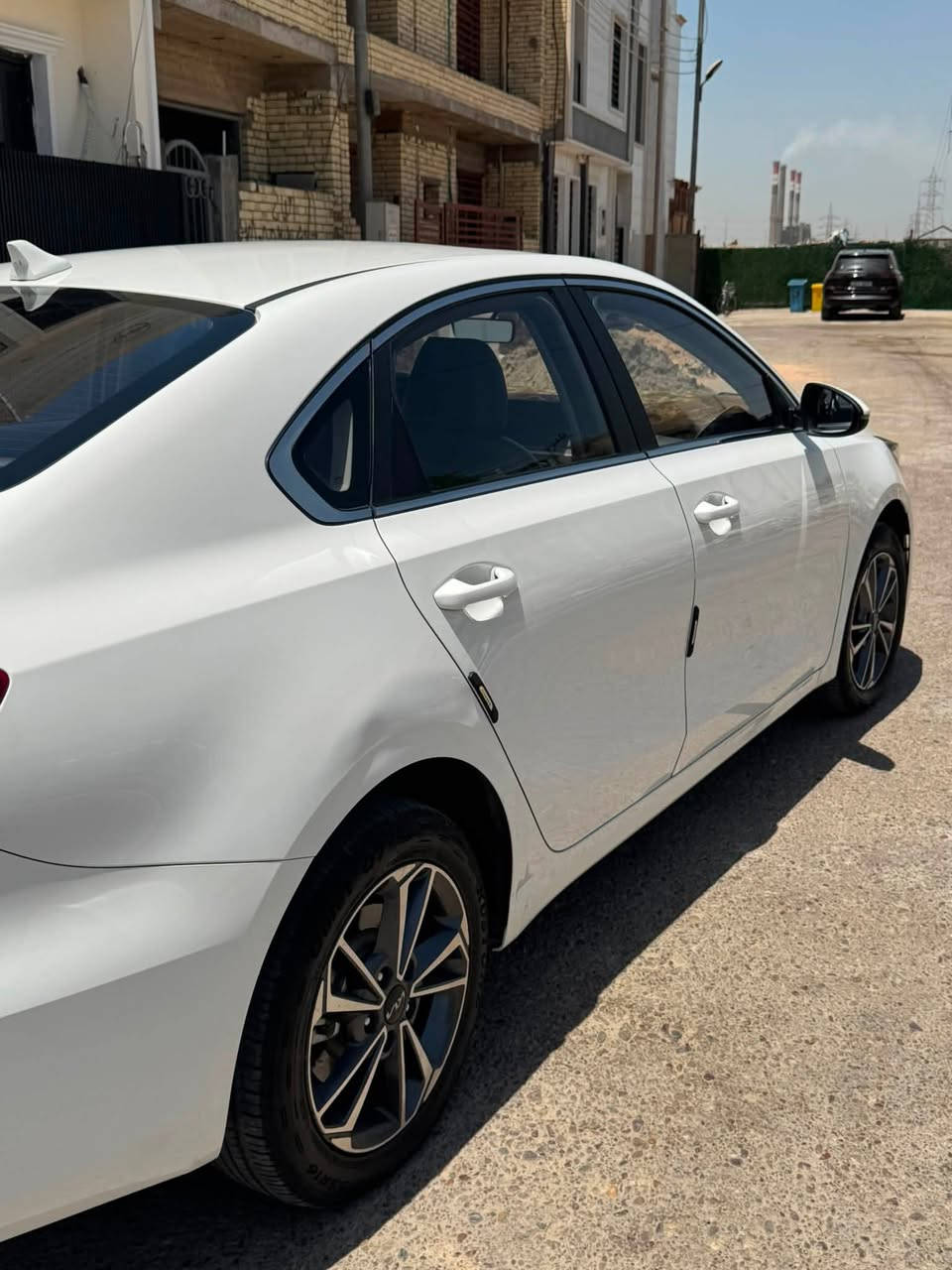 🚘 Kia K3 2024 | فول مواصفات 🔥
💵 السعر:  135$ وبي مجال

━━━━━━━━━━━━━━━━━━

🔰 معلومات السيارة

🚗 النوع: Kia K3

📅 الموديل: 2024

⚙️ المحرك: 1500 CC (4 سلندر)

🪪 الرقم: بغداد / الدورة 

❤️ الداخل: جلد أسود

━━━━━━━━━━━━━━━━━━

✨ المواصفات

✔️ فتحة سقف

✔️ فرش جلد فاخر

✔️ 6 Airbags

✔️ شاشة لمس + كاميرا خلفية

✔️ بصمة تشغيل + بصمة أبواب

✔️ مكيف Touch

✔️ تحكم بالمقود

✔️ Full LED

✔️ مرايا كهربائية طي

✔️ حساسات 360°

✔️ مانع انزلاق (TCS)

✔️ Auto Hold

✔️ Electronic Parking Brake (EPB)

✔️مثبت سرعه  
ماشيه 73 الف 

السياره بيها طخه بال جاملغ موضوح بالصور والدعاميات بيهن تكحيل بسيط

━━━━━━━━━━━━━━━━━━

📍 الموقع: بغداد الدوره

📞للاستفسار ***********
