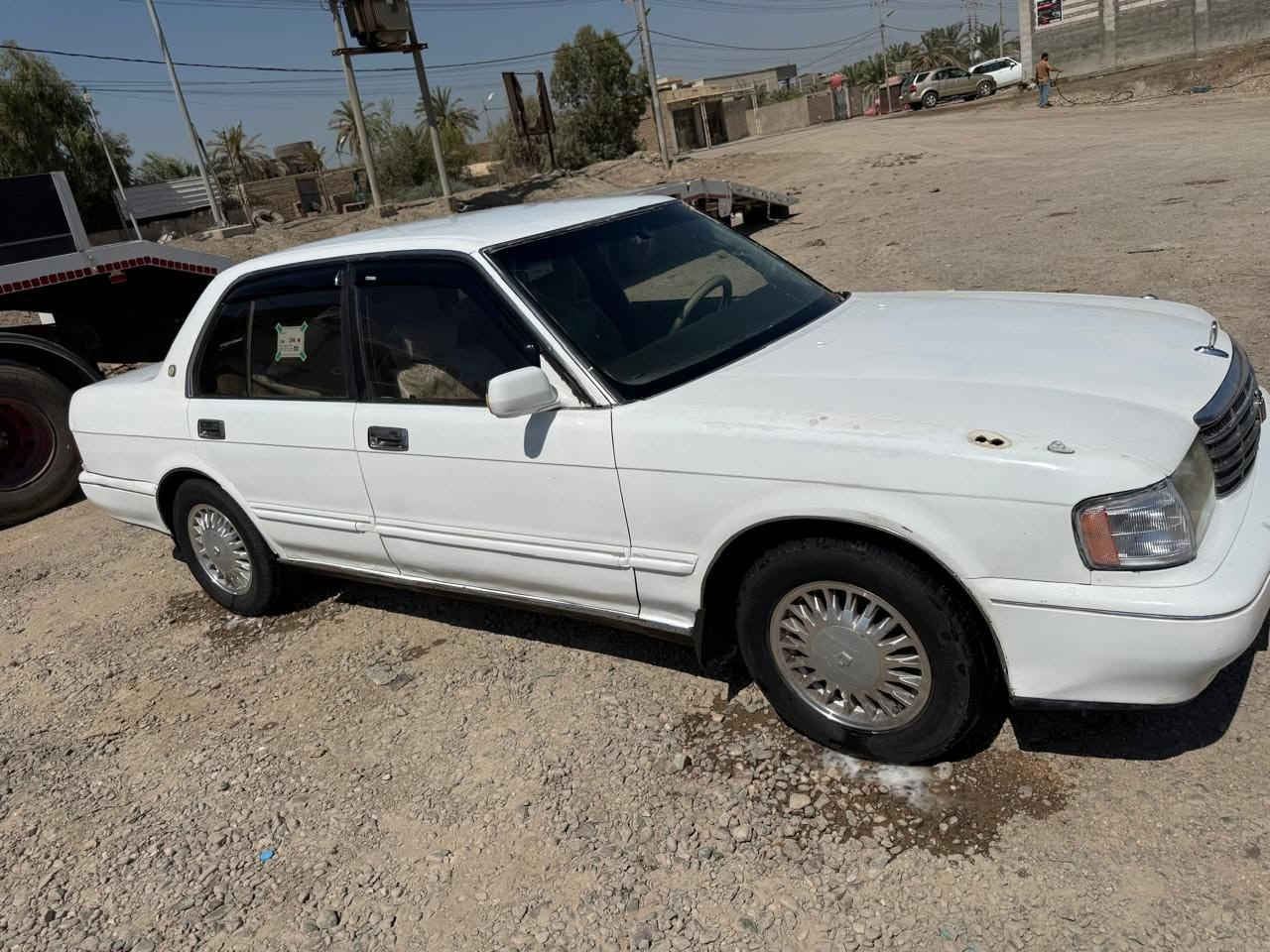كراون ارنب جنازي 
لون ابيض 
سنوية لغايه 2028 مشروع وطني 
مكينه كير تبريد 🥶 
حداده وتخم تاير وكهربائيات شغاله
سياره جاهزه مابيه نقص برغي وجديده على ايدي مال بيت 
اتصل  ‏‪***********‬‏ مكان بصره مدينه
