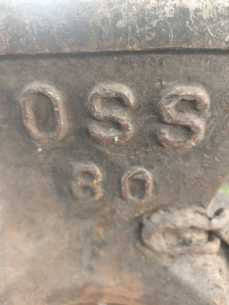 سندان قديم انكليزي ( oss ) وزن ٨٠ كيلو غرام للبيع مكاني بغداد الزعفرانية هاتف ***********
