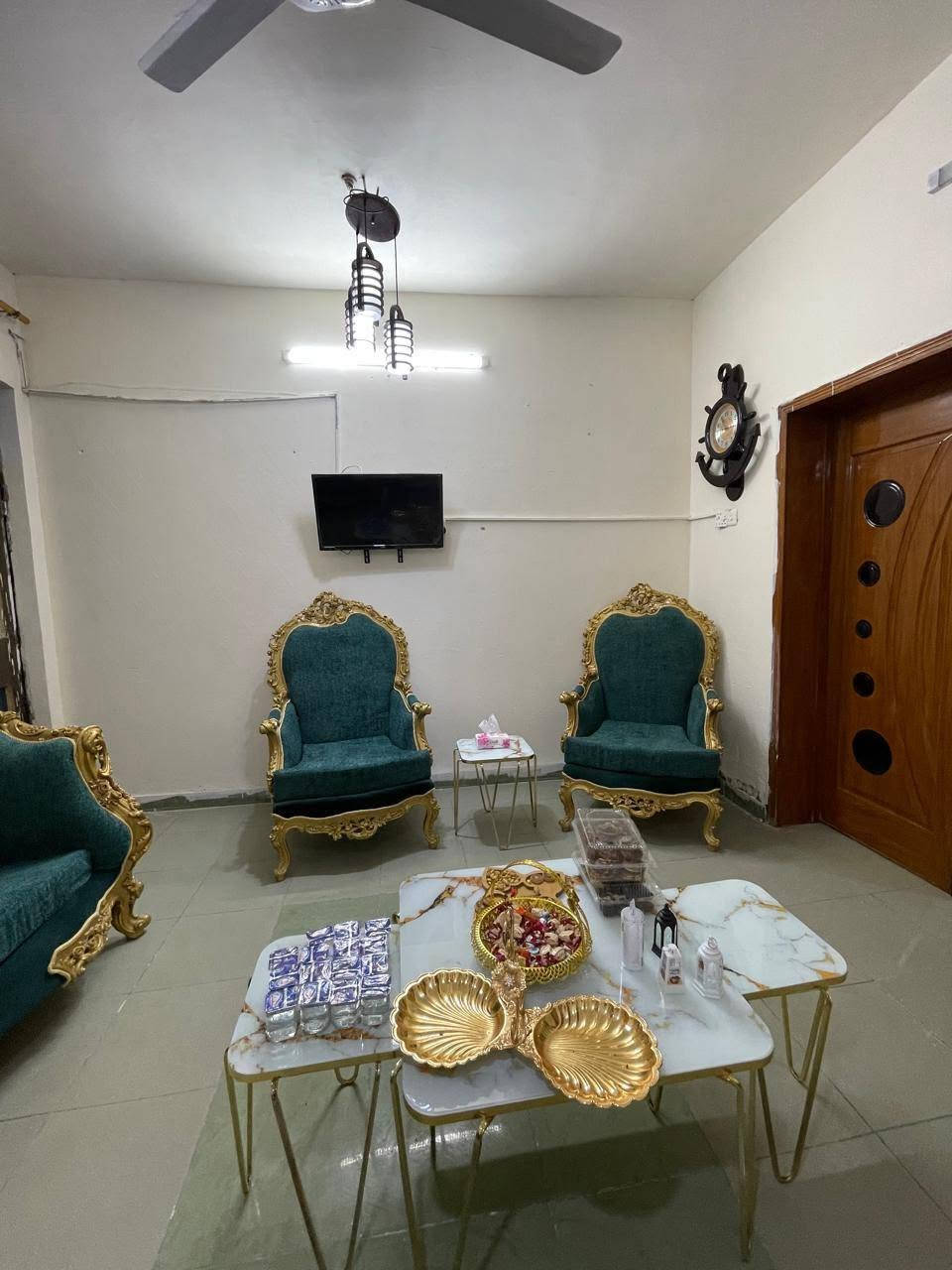 العنوان بابل  الكفاءات خلف شارع المهندسين
تفاصيل 
طابق الاول 
غرفتين + صالة  +هول+مطبخ حار وبارد ومجمع صحيات 
الطابق الثاني 
3 غرف نوم ومجمع صحيات + مخزن صغير 
وصحيات خارجية 
***********
